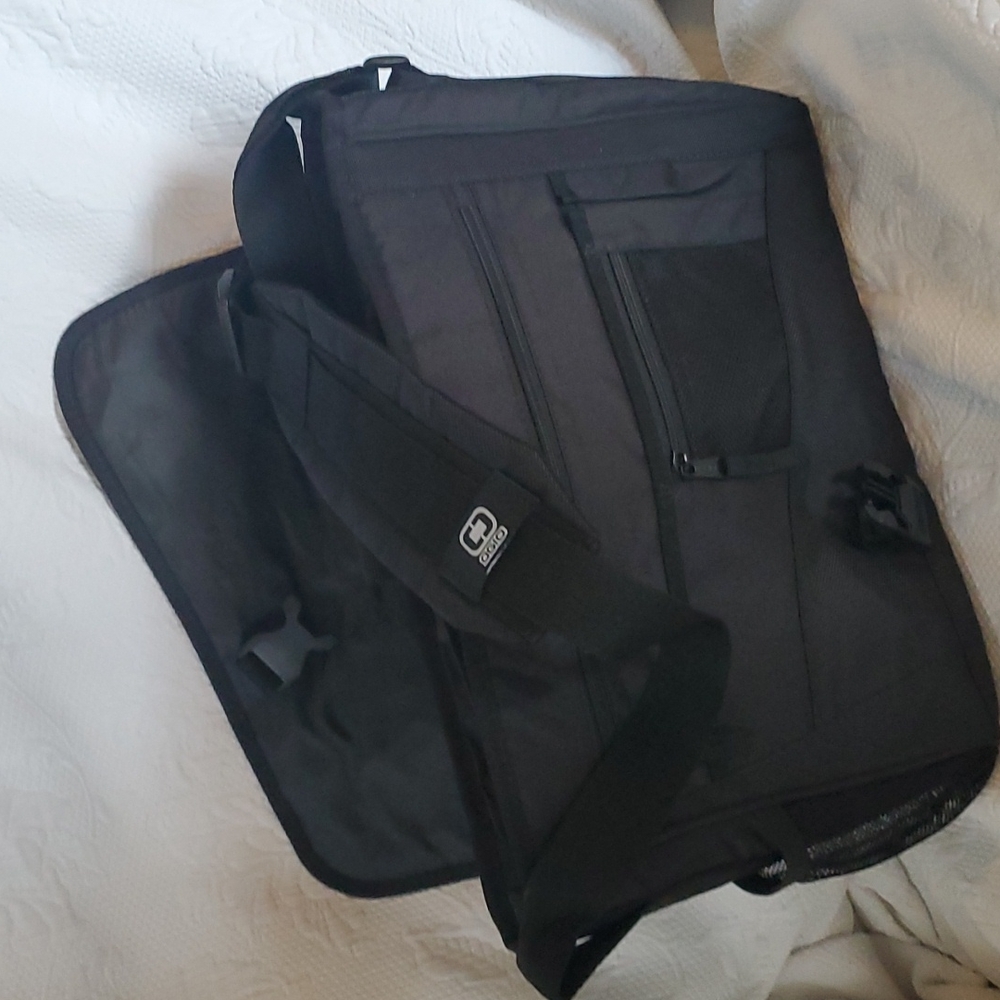 OGIO MESENGER/LAPTOP SHOULDER BAG - Picture 7 of 11